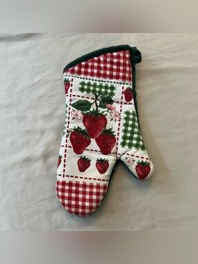 Vintage Cottagecore Green Plaid Strawberry Oven Mitt